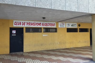 Entrena Boxeo en el gimnasio Club de Piragüismo Algeciras